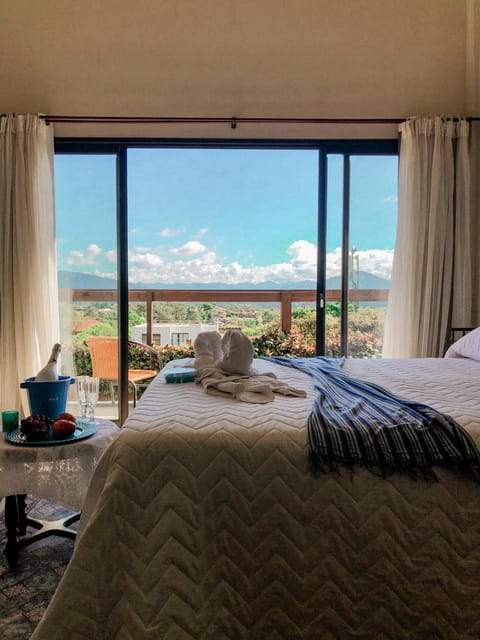 View (from property/room), Balcony/Terrace, Bedroom, Mountain view