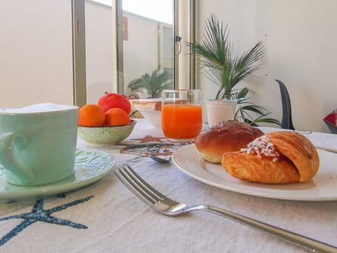 Food, Continental breakfast