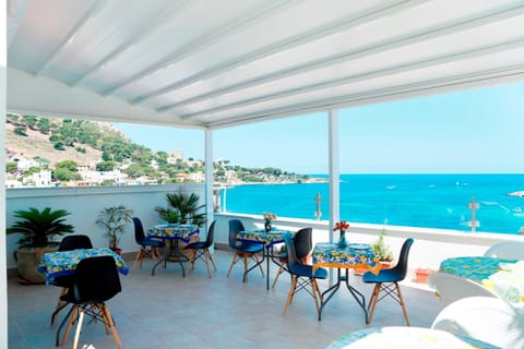 Balcony/Terrace, Dining area, Sea view, Internal: Not applicable to any particular room