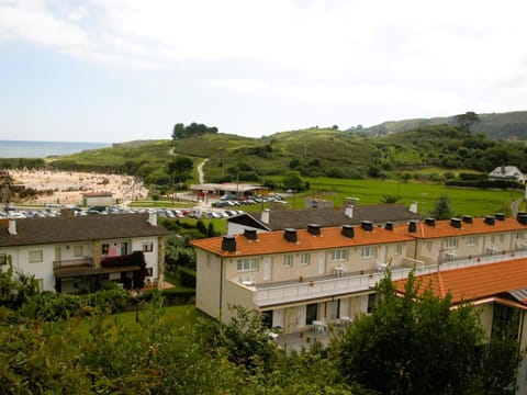 Property building, Neighbourhood, Natural landscape, Bird's eye view, Mountain view, Sea view