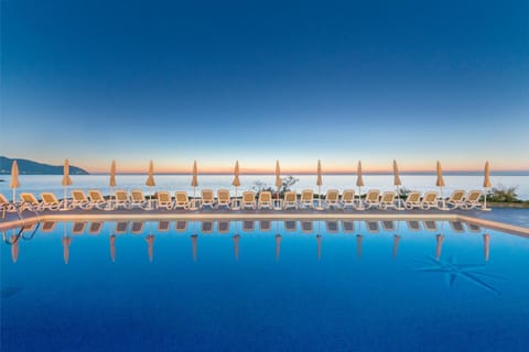 Swimming pool, Sunrise