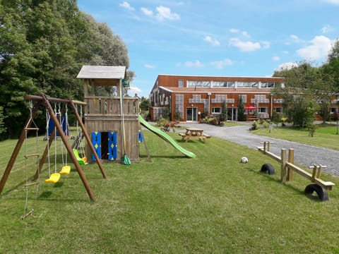 Property building, Facade/entrance, Garden, Garden view, Family