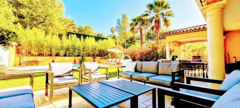 Sunsetvilla au calme avec SPA et Piscine chauffée, plage à pied ,Golf à proximité House in La Cadière-d'Azur
