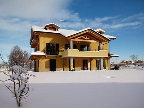 Facade/entrance, Winter