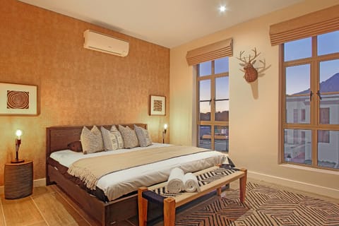 Bed, Photo of the whole room, Bedroom, air conditioner