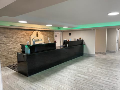 La Quinta Inn by Wyndham Indianapolis Airport Lynhurst Hotel in Indianapolis