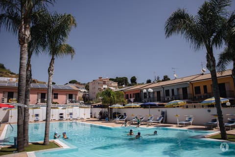 Pool view, Swimming pool, sunbed