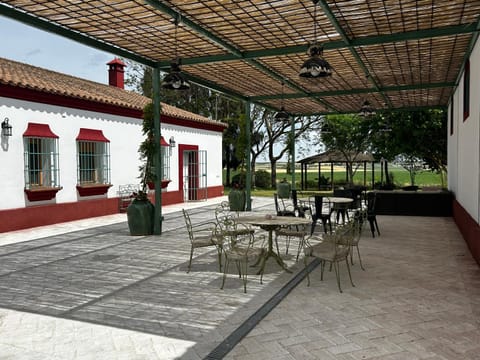 Cortijo Las Manoteras Villa in Bajo Guadalquivir