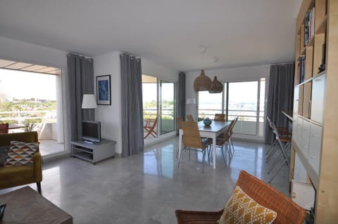 Stunning 2-bedroom apartment & panoramic sea view -StayInAntibes- 54 Soleau Copropriété in Antibes