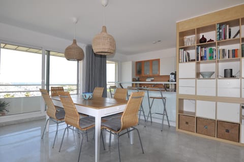 Stunning 2-bedroom apartment & panoramic sea view -StayInAntibes- 54 Soleau Eigentumswohnung in Antibes
