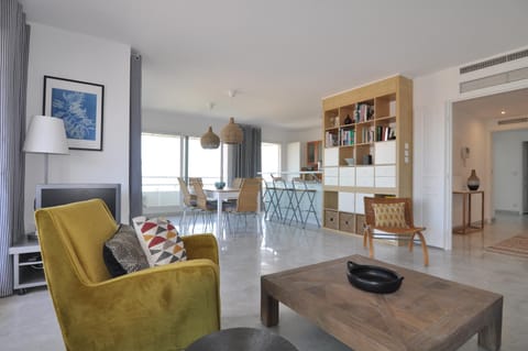 Stunning 2-bedroom apartment & panoramic sea view -StayInAntibes- 54 Soleau Condominio in Antibes