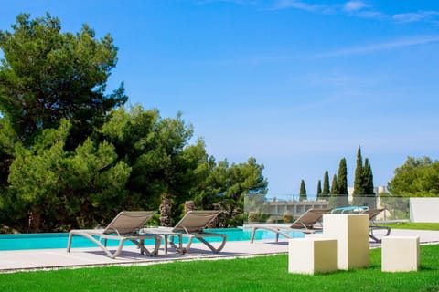 Bel Etage Amora Luxury Seaview Apartment with pool Condominio in Split