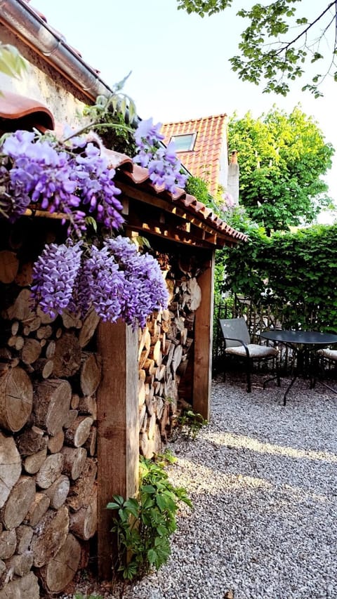 Chambre du Rouard LE RUISSEAU Bed and Breakfast in Hauts-de-France