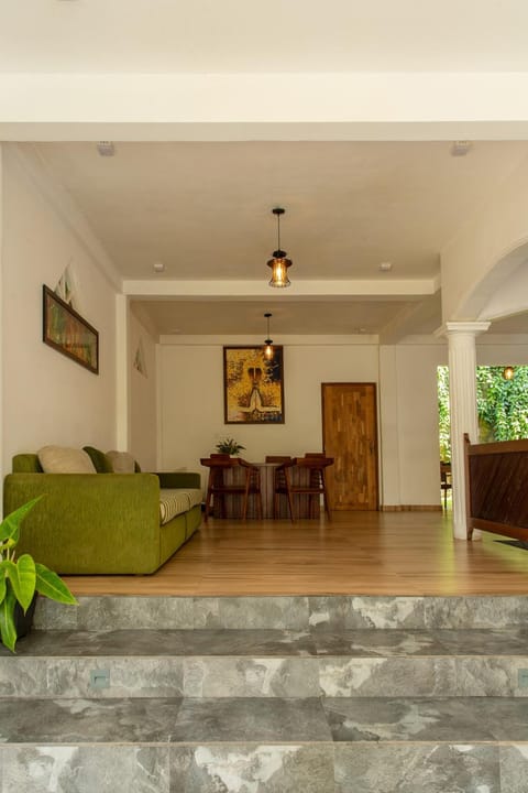 Deltora Villa - free drop off to Galle Fort by TukTuk Bed and Breakfast in Galle