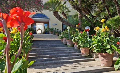 Facade/entrance, Garden