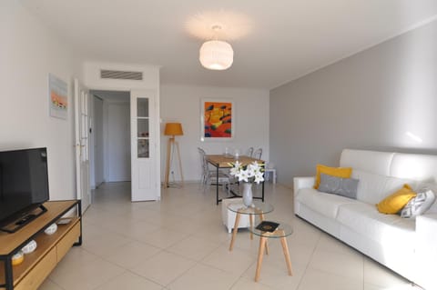 Elegant one-bedroom apartment with swimming pool - StayInAntibes - Le Vallon Apartment in Antibes