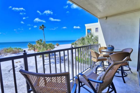 Land's End 10-304 Beach Front - Premier Casa in Sunset Beach