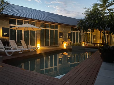 Property building, Swimming pool, Swimming pool