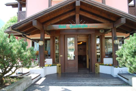 Hotel Quadrifoglio Hôtel in Pinzolo