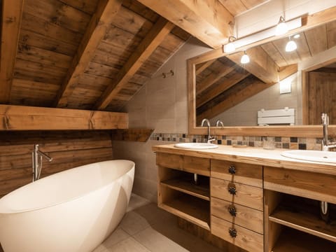 Chalet 5★ à La Clusaz, 8 pers, spa extérieur, ski à 240m - FR-1-304-110 Chalet in La Clusaz