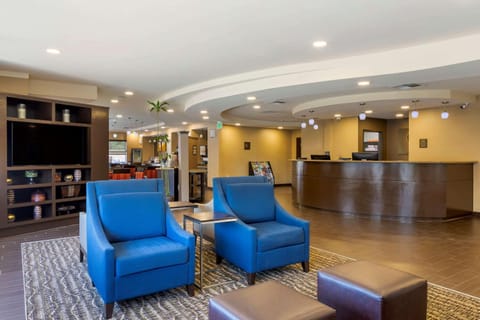 Comfort Suites Ontario Airport Convention Center Hotel in Racimo