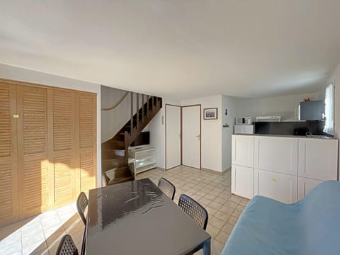 Maison Climatisée avec Piscine, Parking et Proche Plage - 6 Personnes - FR-1-475-29 Apartment in Saintes-Maries-de-la-Mer