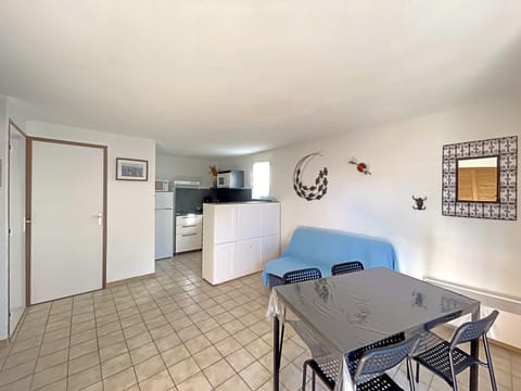 Maison Climatisée avec Piscine, Parking et Proche Plage - 6 Personnes - FR-1-475-29 Apartment in Saintes-Maries-de-la-Mer