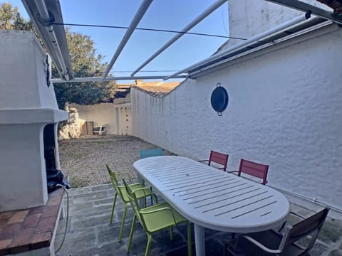 Maison spacieuse pour 10, proche plages et commerces, grande terrasse avec plancha, animaux admis. - FR-1-475-35 House in Saintes-Maries-de-la-Mer