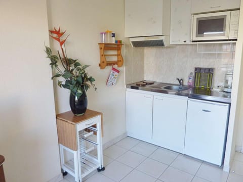 Studio Cabine Climatisé avec Piscine, Terrasse et Parking Privé – Proche Commodités - FR-1-387-137 Apartment in Marseillan