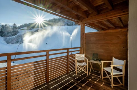 View (from property/room), Balcony/Terrace, Mountain view