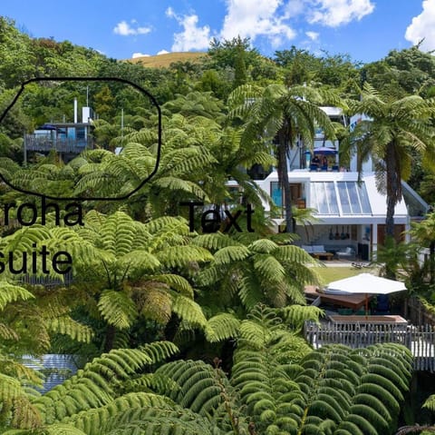 te Whare -Lake Tarawera tree-top nest Chambre d’hôte in Rotorua