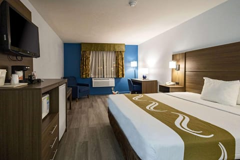 Quality Inn & Suites Hotel in Tulare
