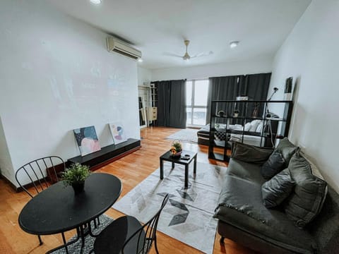 TV and multimedia, Photo of the whole room, Seating area, air conditioner