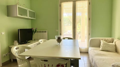 M216 - Marcelli, bilocale con giardino a 200mt dal mare Apartamento in Marcelli