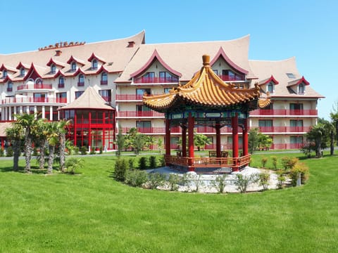 Property building, Natural landscape, Garden, Garden view