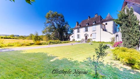 Château Porthos Tranquillité des Pyrénées House in French Basque Country