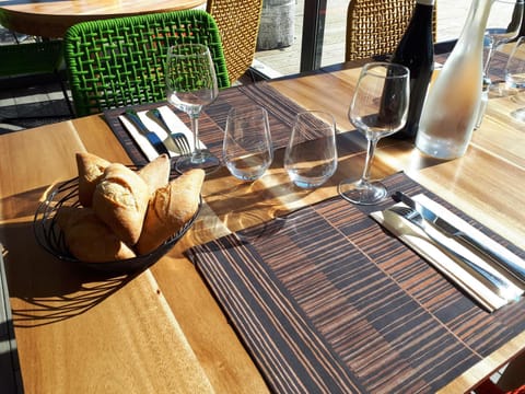 Patio, Restaurant/places to eat, Food and drinks, Food, Lunch, Dinner, Drinks