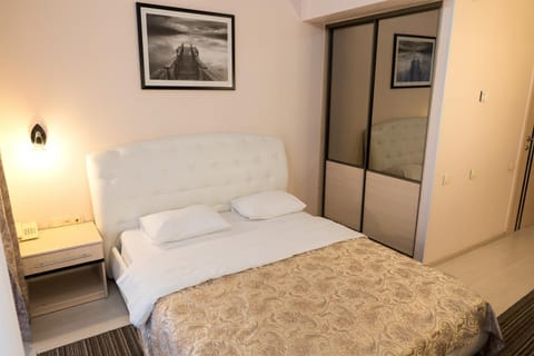 Staybridge Mini-Hotel in Most City PANORAMIC RIVER VIEW Hotel in Dnipro