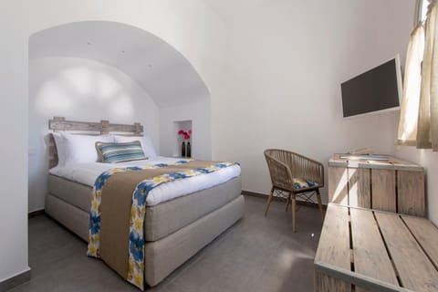 Caldera's Dolphin Suites Apartment hotel in Santorini