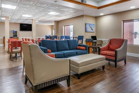 Comfort Inn & Suites Statesboro - University Area Hotel in Statesboro