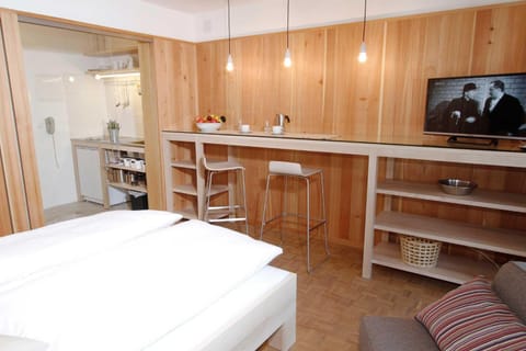 Kitchen or kitchenette, Dining area, Bedroom