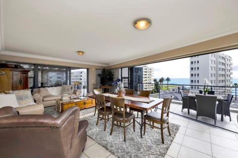 Bright and Stylish Beachfront Apartment Apartment in Sea Point