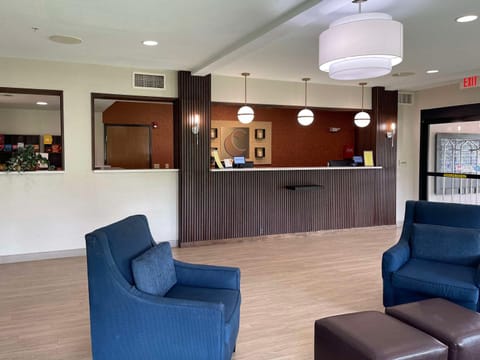 Comfort Suites Near Seaworld Hotel in San Antonio