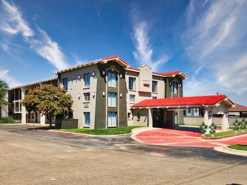 Property building, Facade/entrance, Facility for disabled guests