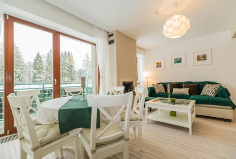 Charming 2-Bedroom, Silver Mountain, A Building Condo in Brasov