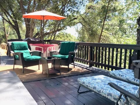 NEW! Cozy & Secluded House w/Deck - Near Yosemite! Maison in Calaveras County