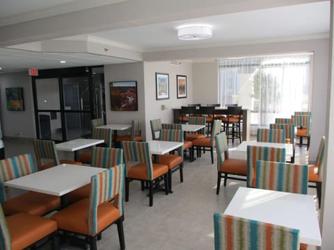 Restaurant/places to eat, Dining area, On site, Breakfast