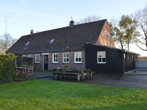 Linked farm in Elsendorp with a recreation barn Haus in Limburg (province)