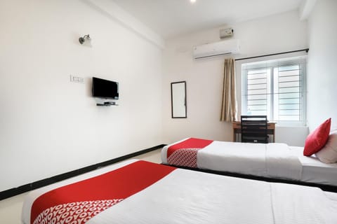 Flagship 82361 Black Pearl Residency Hotel in Coimbatore