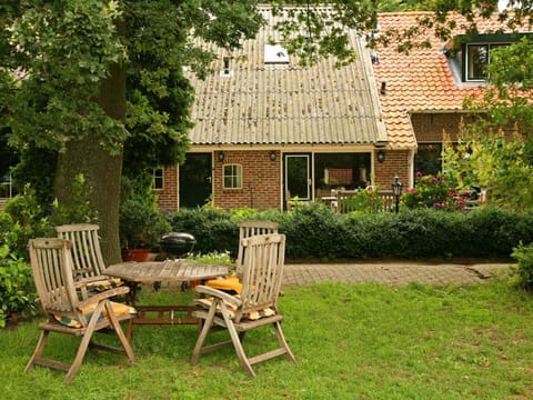 Quietly located farmhouse with sauna and hot tub House in Drenthe (province)